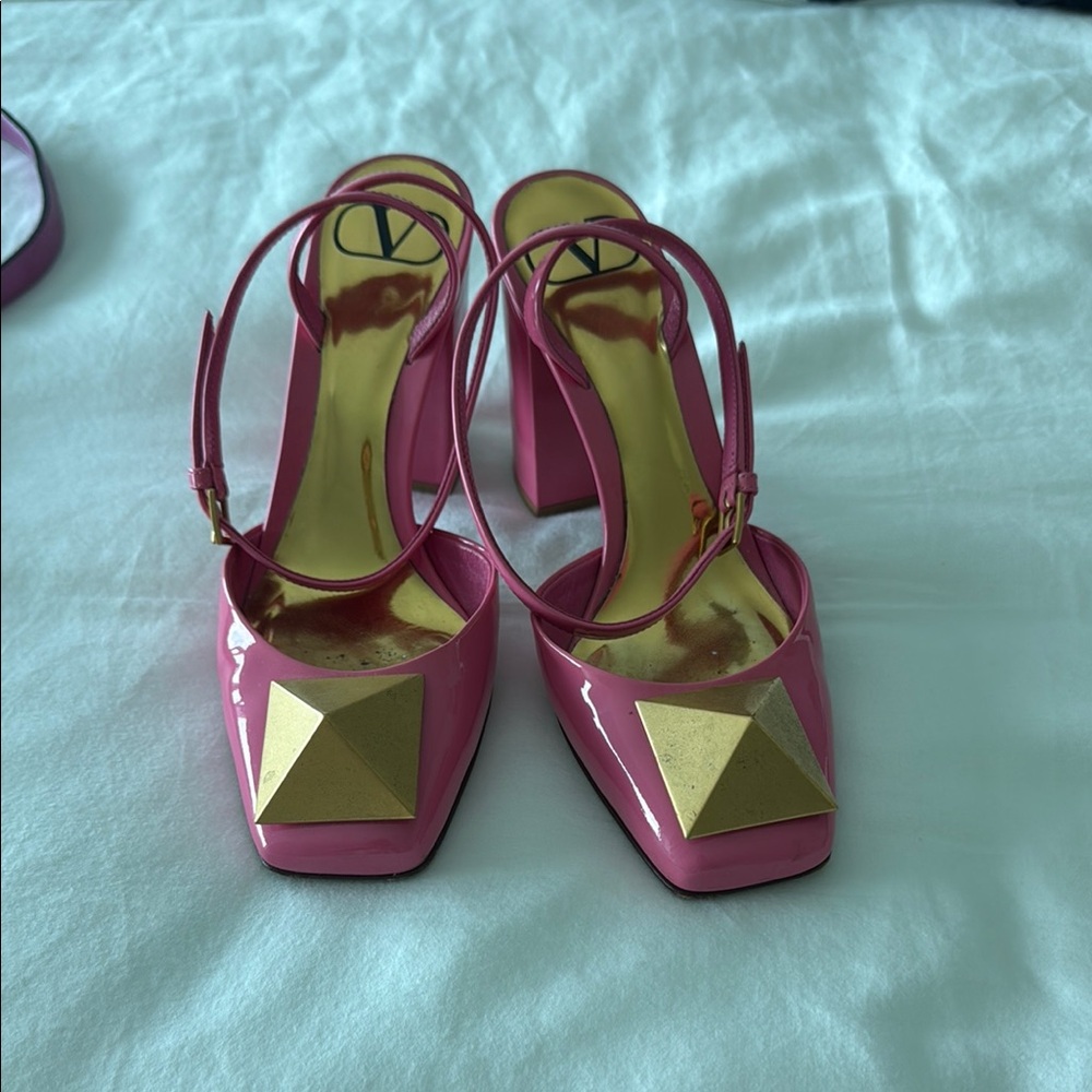 Valentino Garavani Pink Patent Slingback Block Heels with Gold Pyramid